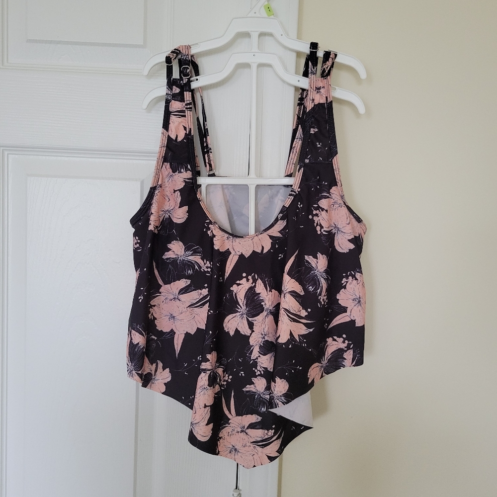 Women's swimwear top floral print